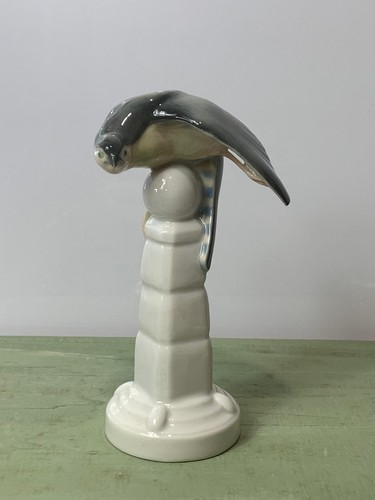 Statuina falco porcellana