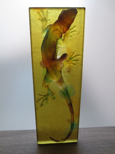 Statuina iguana lucertola