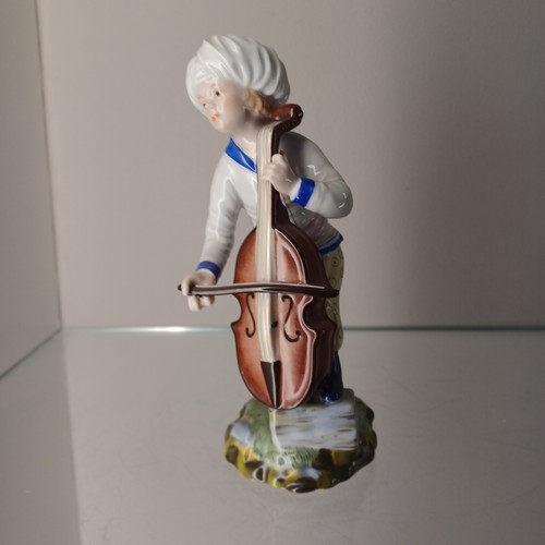 Statua altissima musicista